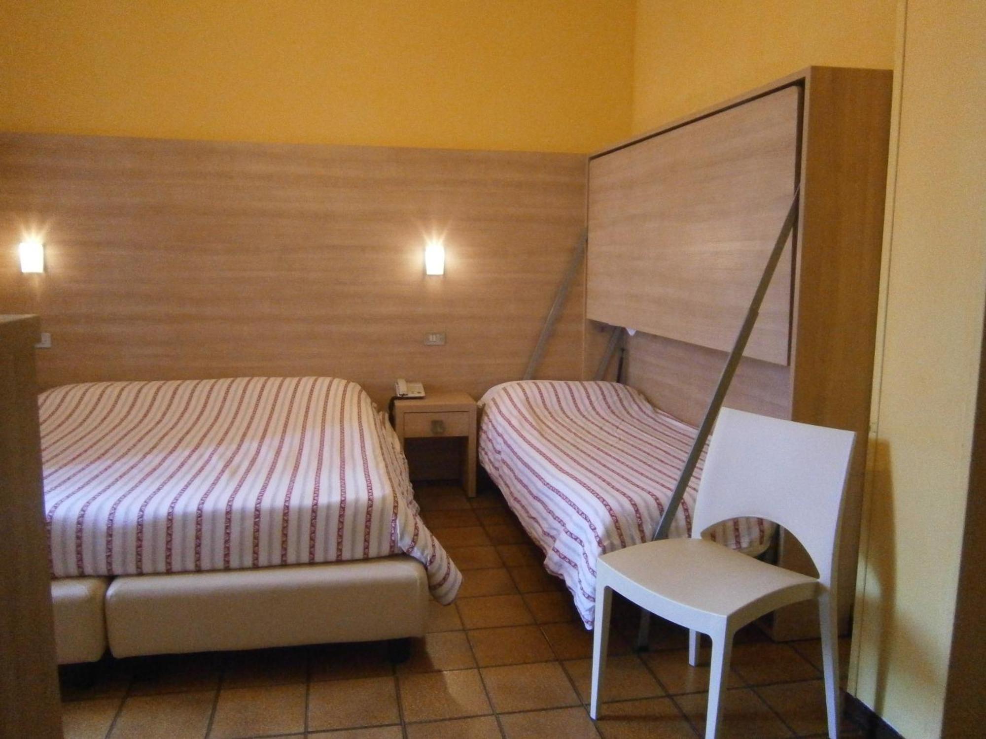 Hotel Chiara Sirmione Kamer foto