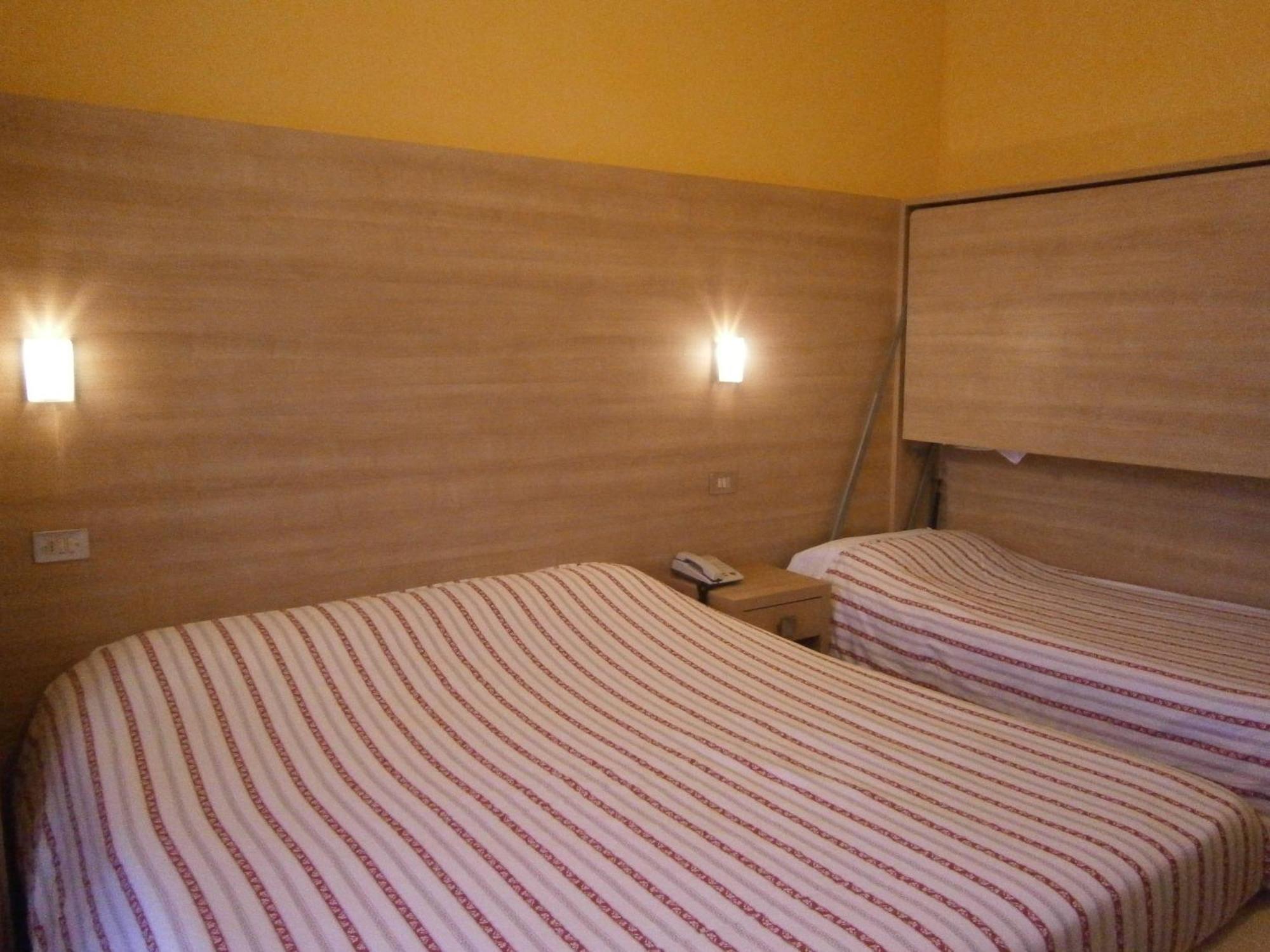 Hotel Chiara Sirmione Kamer foto